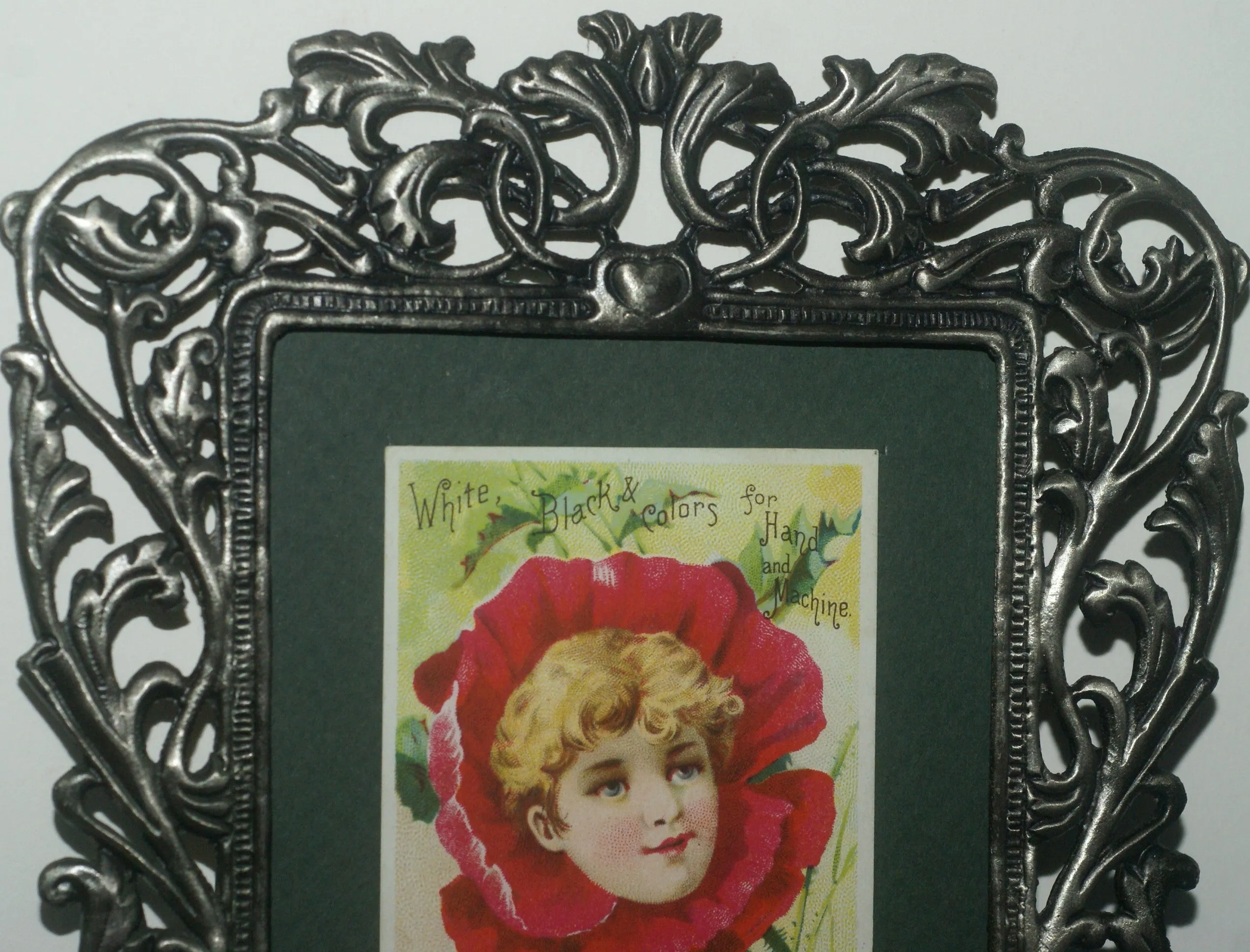 EPHEMERA AMERICANA ANTIQUE WHIMSICAL ART 1887 IN ORNATE FRAME & MATTED, ANTIQUE VICTORIAN ADVERTISING TRADE CARD OF POPPY GIRL: J.& P. Coats (DFPO2J) LACY METAL FRAME 8,5" X 6",5 DESIGNER COLLECTOR COLLECTIBLE WALL DÉCOR