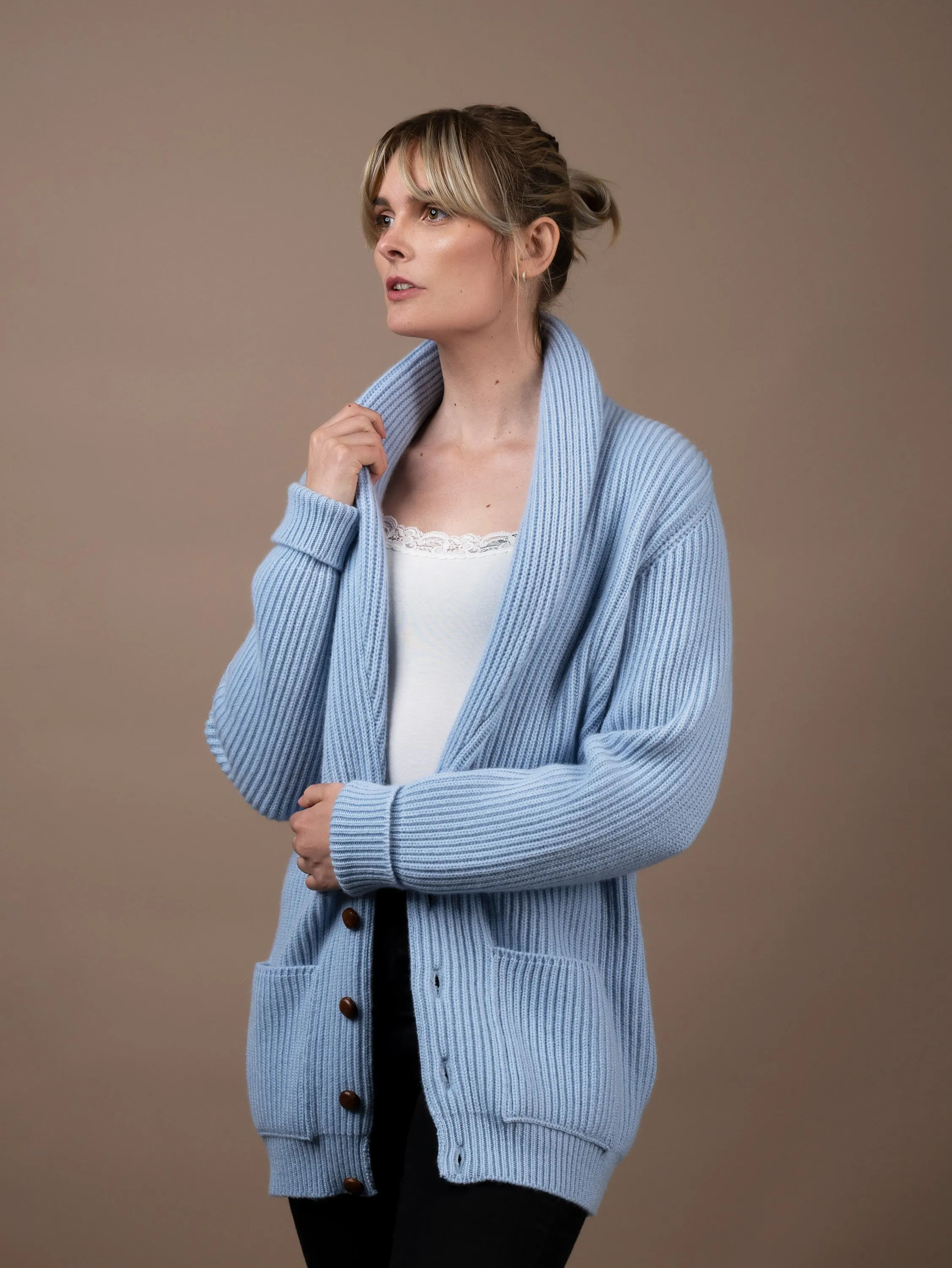 THE SHAWL NECK CARDIGAN<br>BLUE